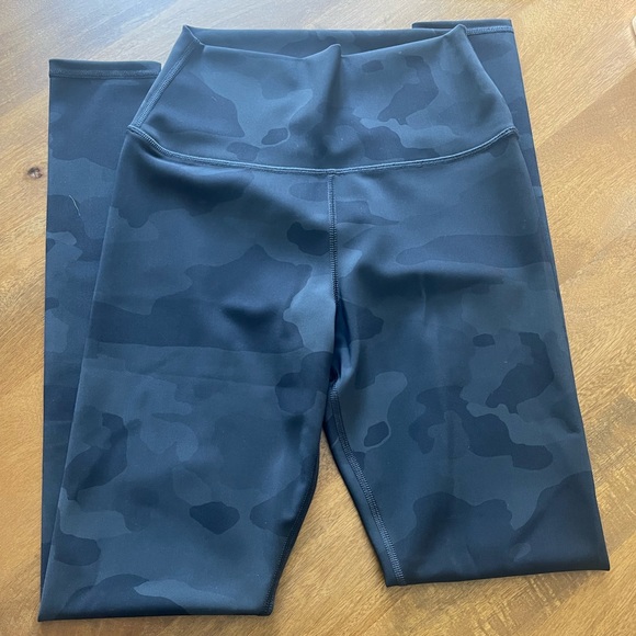 ALO | High Waist Black Camo Legging | Size S - Picture 2 of 5